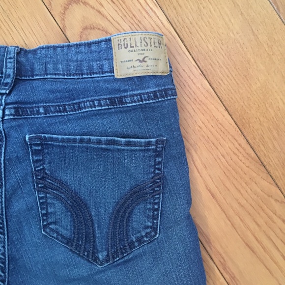 High Waisted Hollister Blue Jeans - Picture 5 of 5